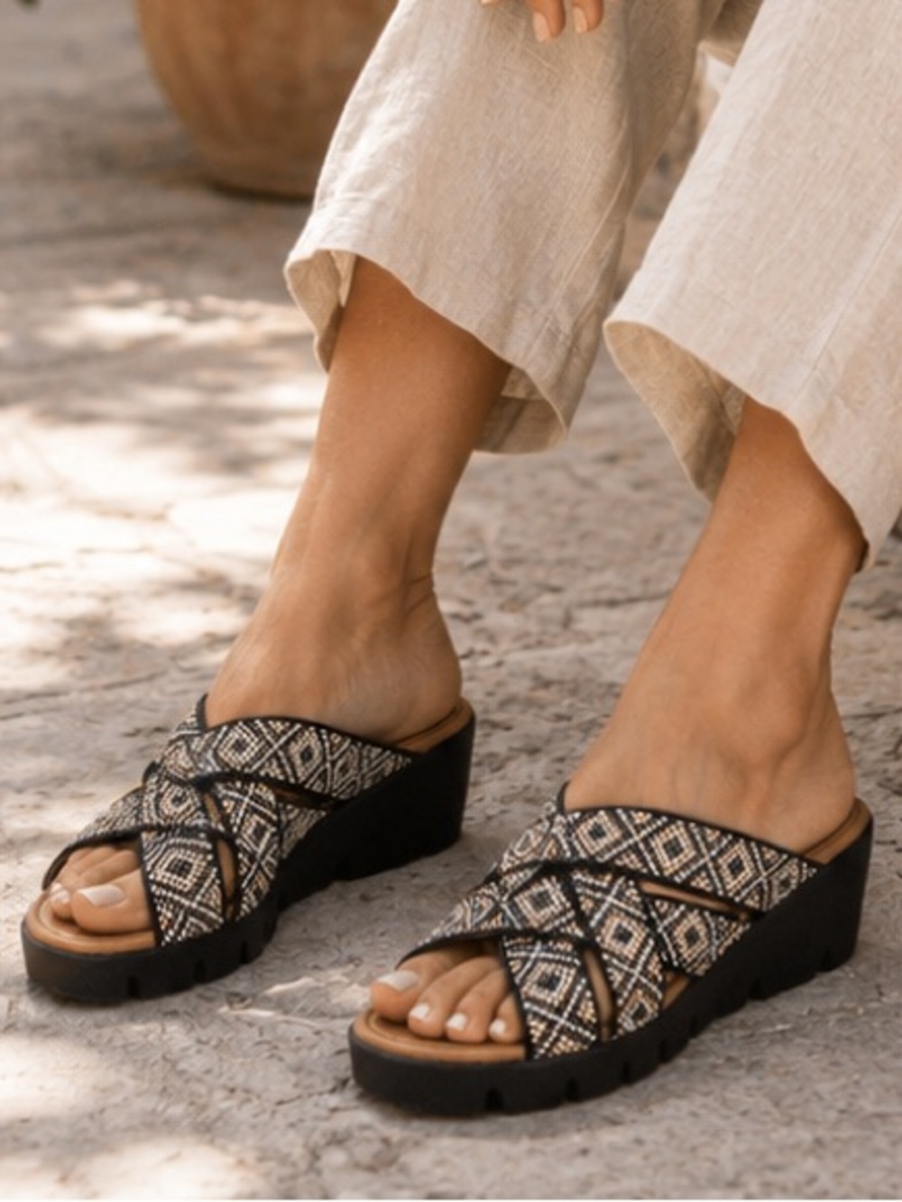 Bernie Mev Venti Martini Rhinestone Basketweave Wedge Slides EU37 NWT
